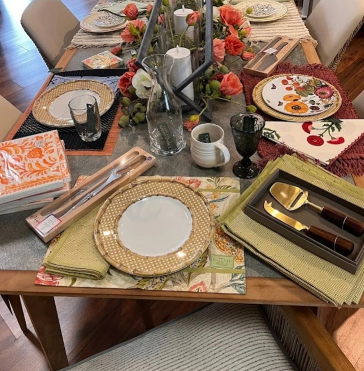 Caning-Pattern Dinner Plate with Natural Border Detail