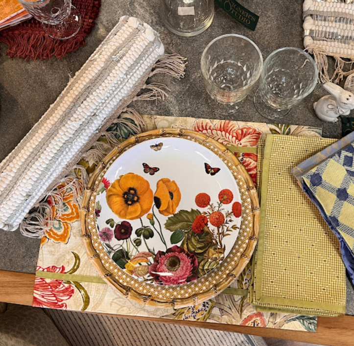 Caning-Pattern Dinner Plate with Natural Border Detail